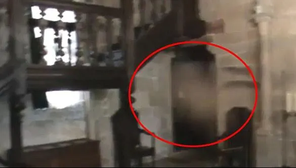 A mers într-o casă bântuită, iar ce a surprins o să te sperie mai tare ca un film de groază