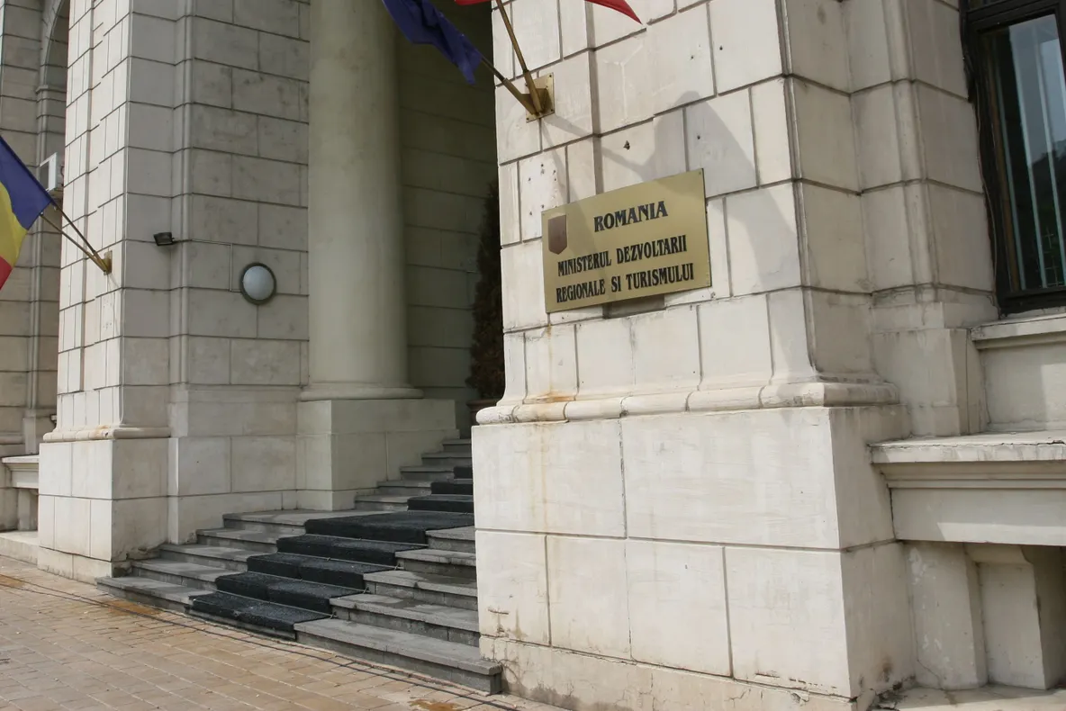 Ministerul Dezvoltării vrea să cumpere 18 autoturisme. Suma uriaşă pe care vrea să o achite