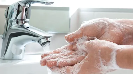 Săpunul antibacterian, INTERZIS! Pericolul despre care nimeni nu a ştiut până acum