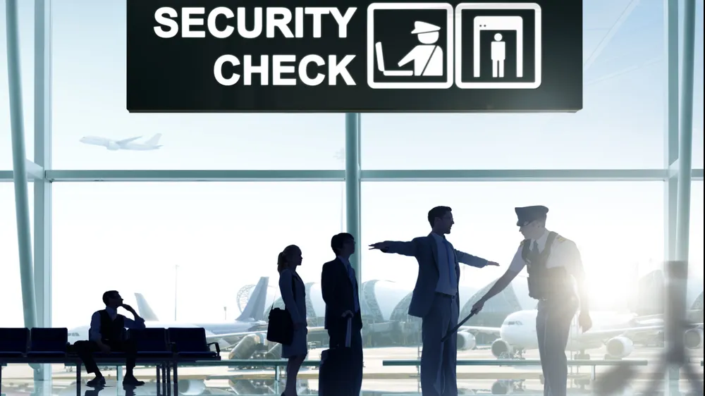 Alertă pe aeroport, din cauza unui bagaj suspect. "N-am mai văzut așa ceva!" Ce conținea
