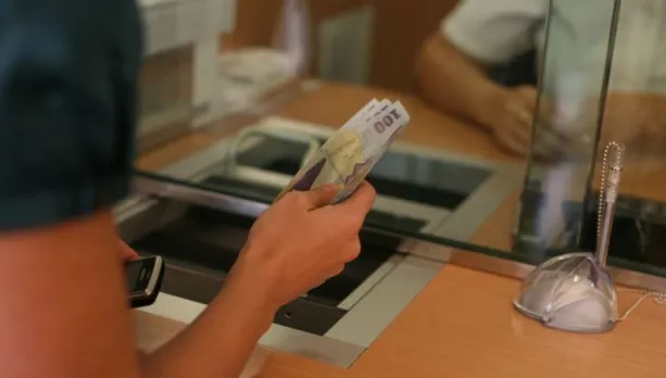 Două angajate ale unei bănci din Alba au furat din conturile clienţilor.Prejudiciu: 3,2 milioane lei
