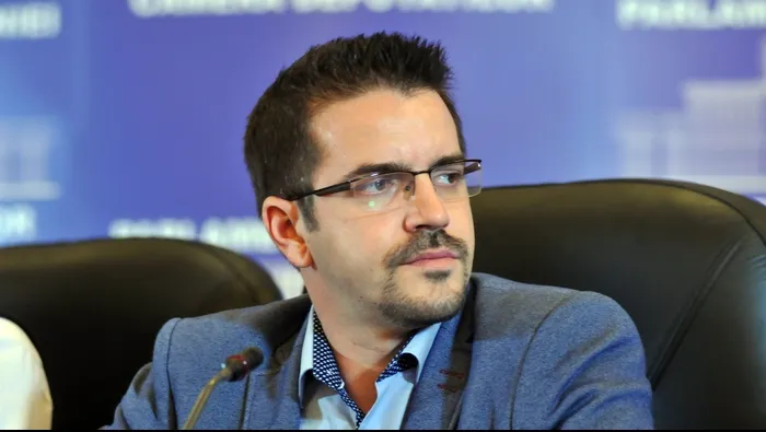 PRU prinde aripi: vrea să iniţieze o moţiune de cenzură