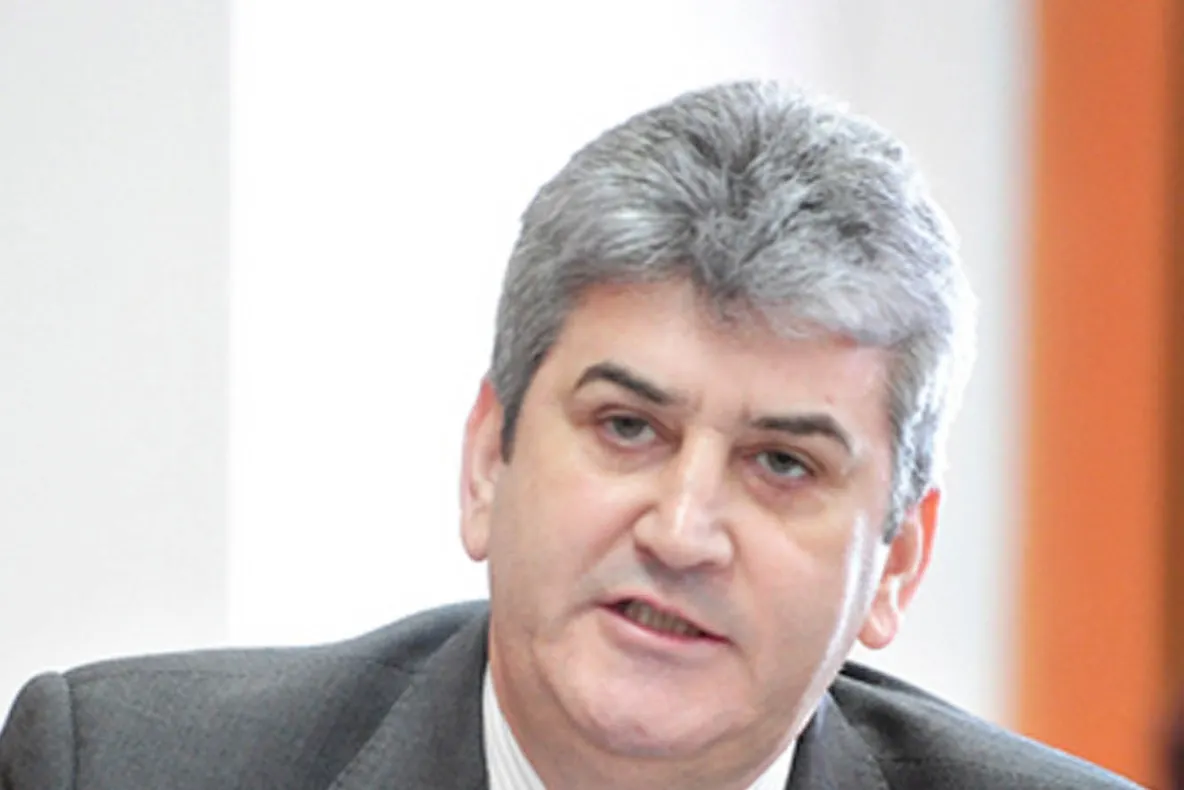 Veţi sancţiona Parlamentul la alegerile din decembrie, după votul dat pentru Gabriel Oprea?