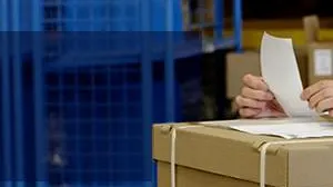 Colet cu surprize! Ce au descoperit vameşii moldoveni într-un pachet care urma să ajungă în SUA