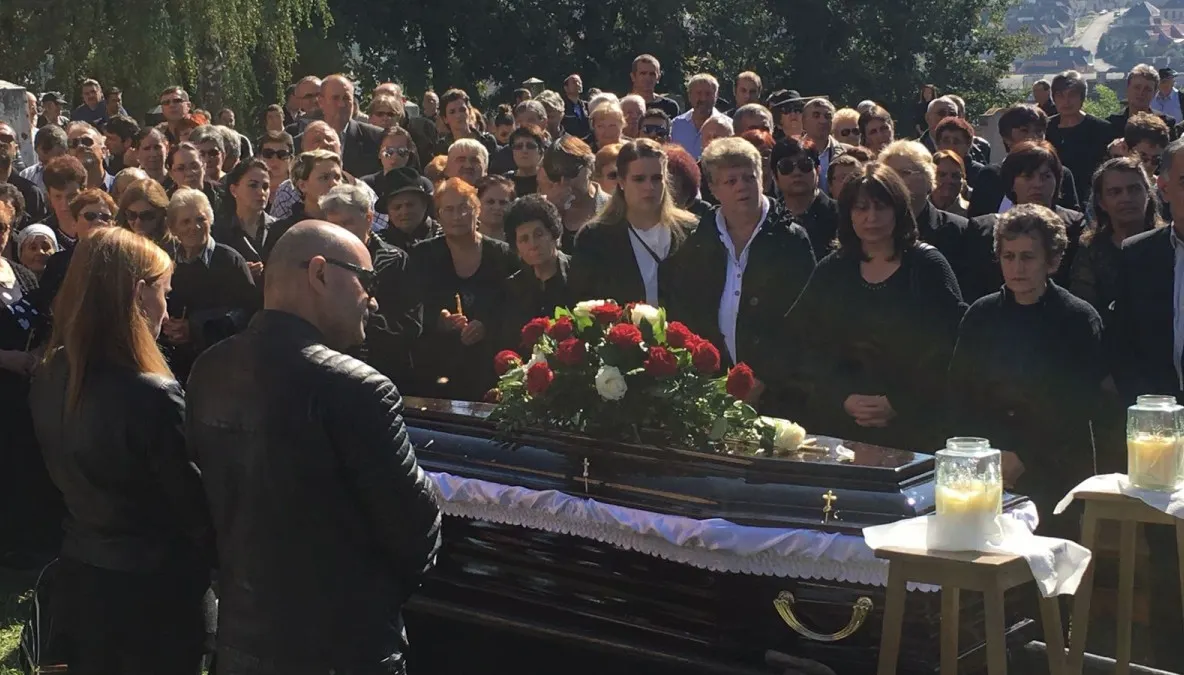 Sute de oameni l-au condus pe ultimul drum pe actorul Ioan Gyuri Pascu