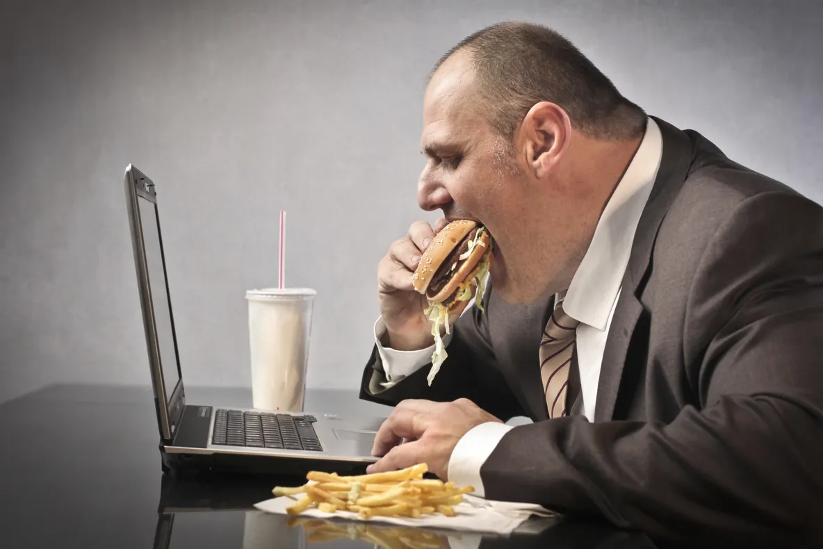 Studiu alarmant. Ce se întâmplă, de fapt, dacă ai câteva kilograme în plus