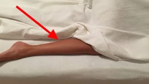 Incredibil! Ce se intampla daca dormi cu un picior neacoperit
