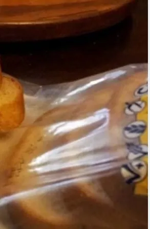 A luat o pâine feliată de la supermarket. A desfăcut-o acasă şi HORROR. Cum arăta şarpele