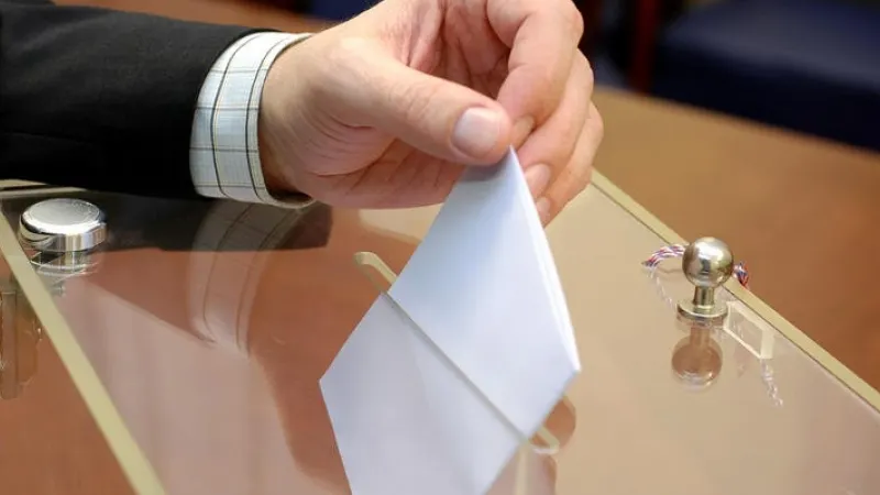 Sondaj Avangarde: PSD: 40%, PNL: 30%. În ce politicieni au încredere românii