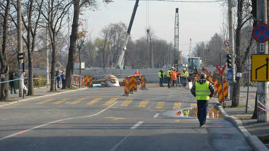 Macara prăbuşită la Eroilor, pe șantierul de la metrou
