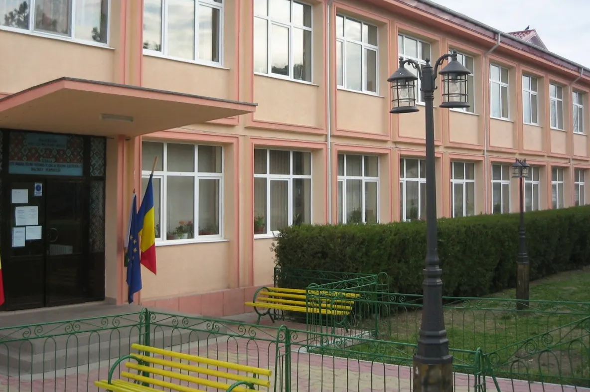 Cum îşi amintesc de prima zi de şcoală personalităţi importante ca Ion Caramitru sau Stela Popescu