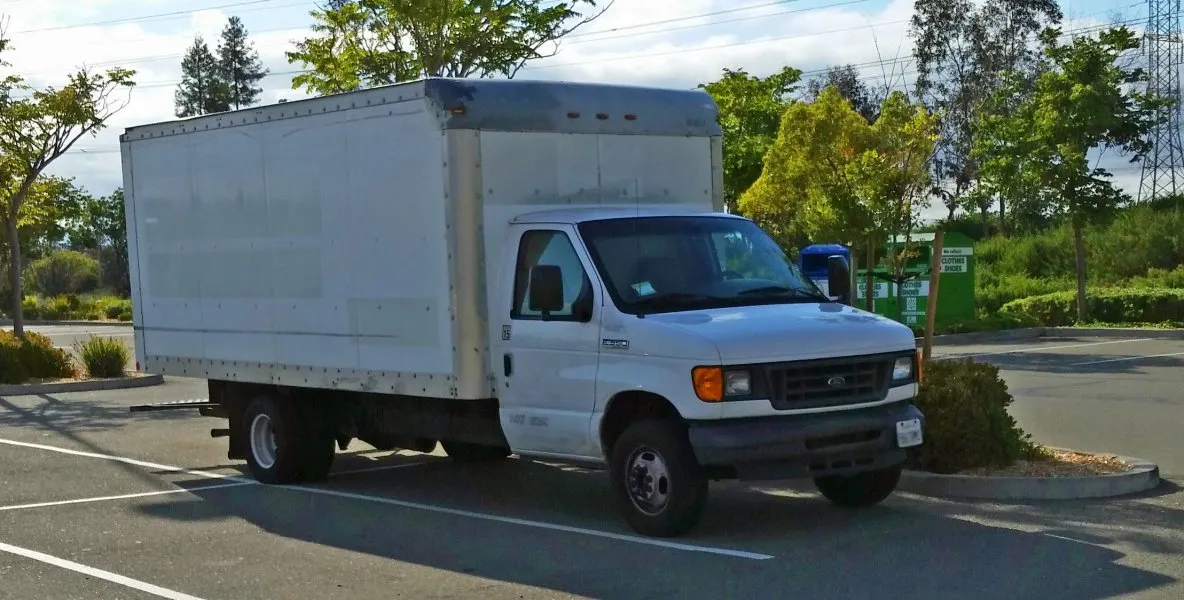 Un angajat de la Google trăieşte în camion pentru a face economii. Cum arată casa improvizată