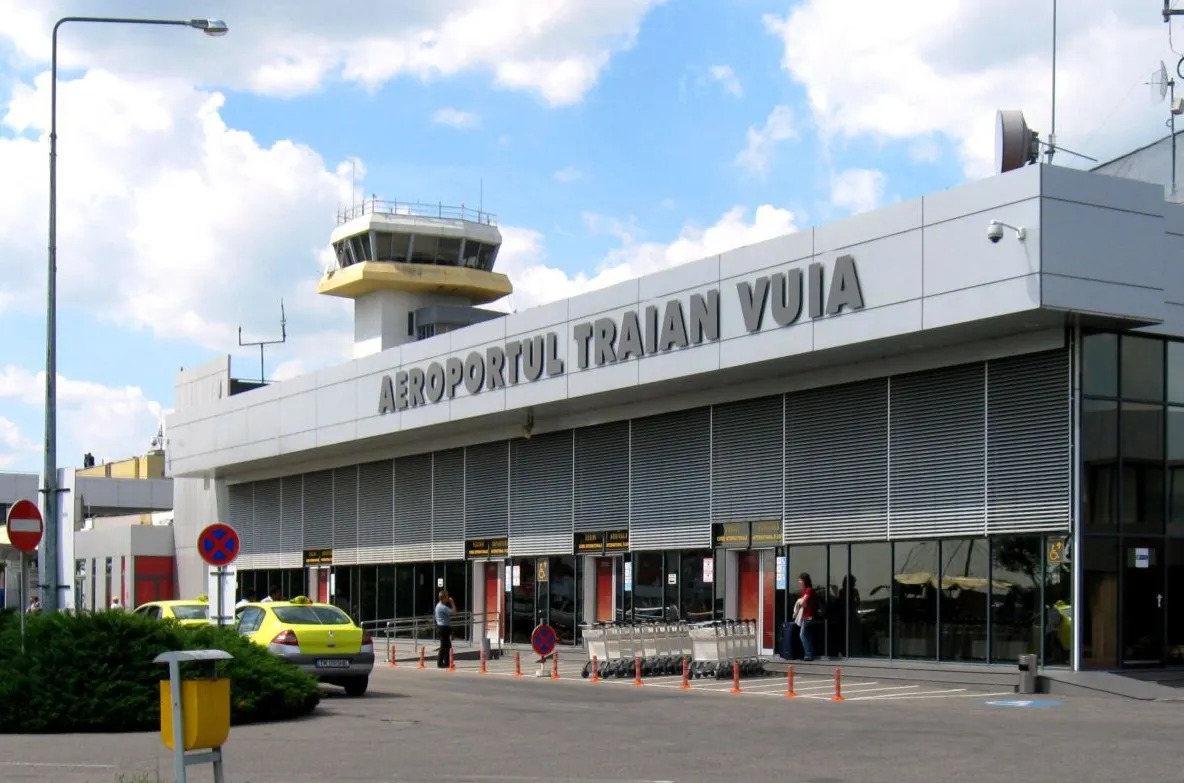 Incident aviatic la Timişoara: un avion de marfă a lovit doi stâlpi de iluminat 