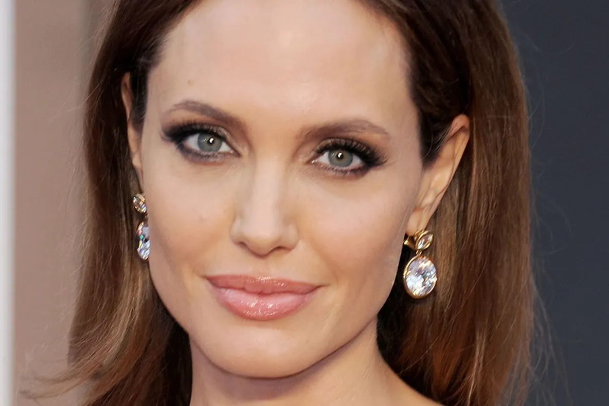 Angelina Jolie şi Brad Pitt au ajuns la o înţelegere de ultima oră, în privinţa celor şase copii 