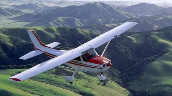 Operaţiune de amploare în România! 10 avioane aruncă tone de peşte congelat - care e motivul