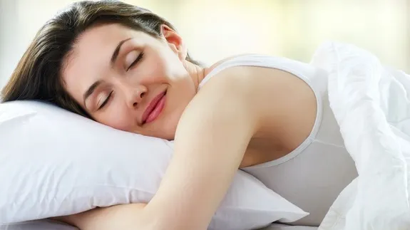 Partea pe care dormi poate favoriza multe probleme de sănătate