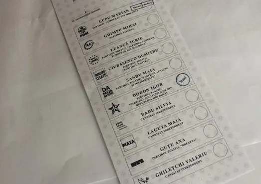 ALEGERI MOLDOVA. Poze cu buletine de vot pe care a fost aplicată deja ştampila "VOTAT", pe Facebook