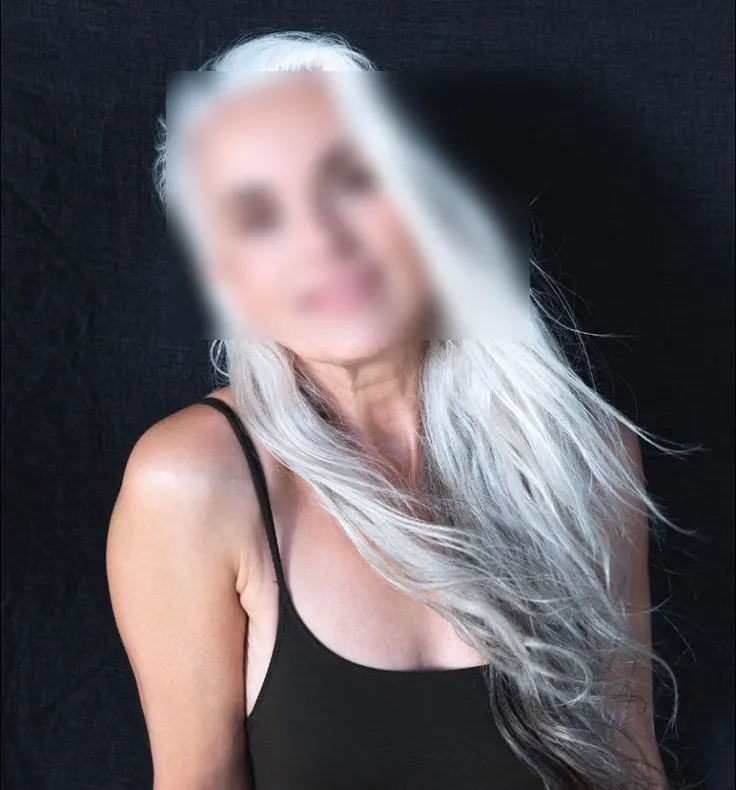 Cum arată cea mai sexy bunică din lume. Are 60 de ani