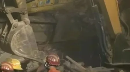Emoţionant! Fetiţă de trei ani, salvată de sub o cladire prăbuşită, în China