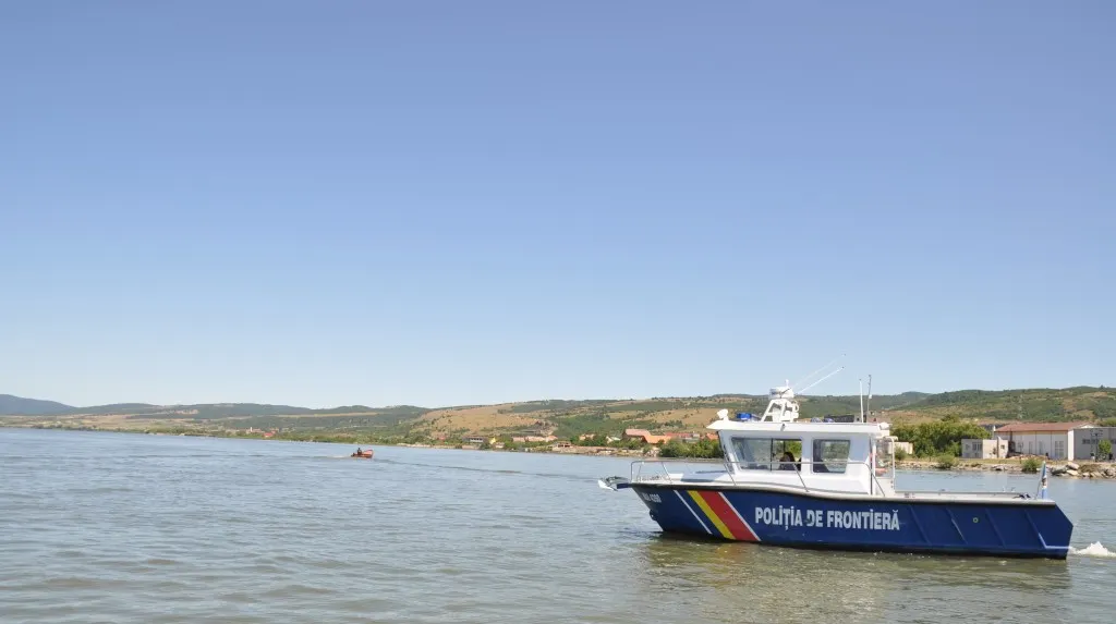 Şaisprezece cetăţeni irakieni, prinşi de autorităţi după ce au trecut ilegal graţia în România 