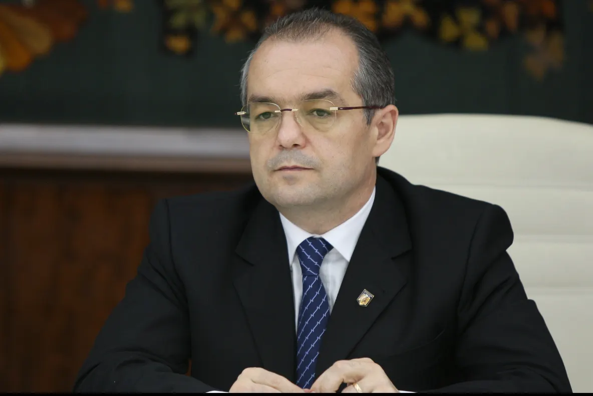 Nou moment amuzant cu Emil Boc. Ce nu a reuşit să facă fostul prim-ministru