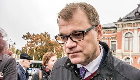 Premierul milionar al Finlandei vrea să îngheţe toate salariile pentru a salva economia