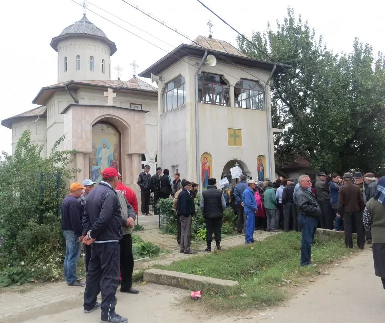 Enoriașii unei comune din Călărași, în conflict cu Episcopia: "Pun atâtea taxe.."