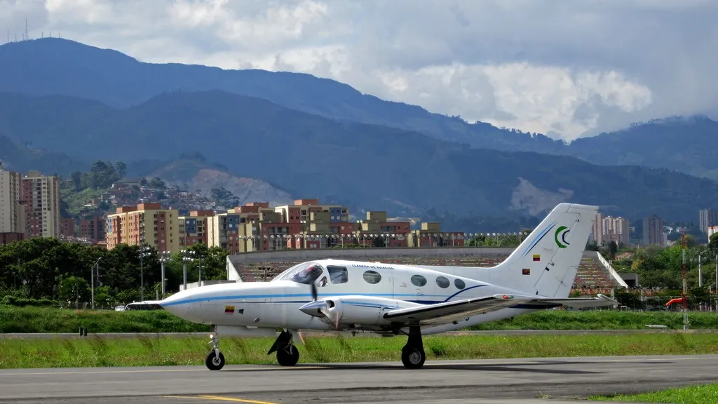 Un avion s-a prăbuşit în Columbia. Câţi oameni au murit în momentul impactului 