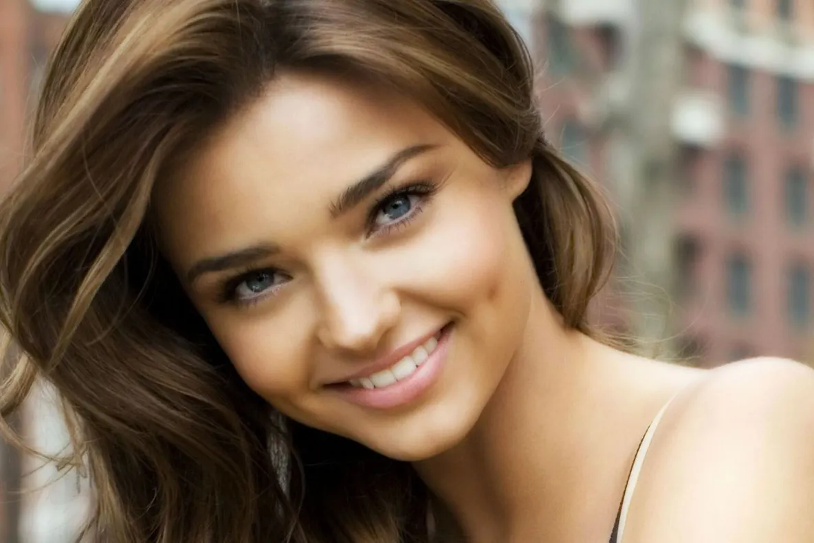 O persoană împușcată și alta înjunghiată, după o tentativă de furt din vila unui top model american