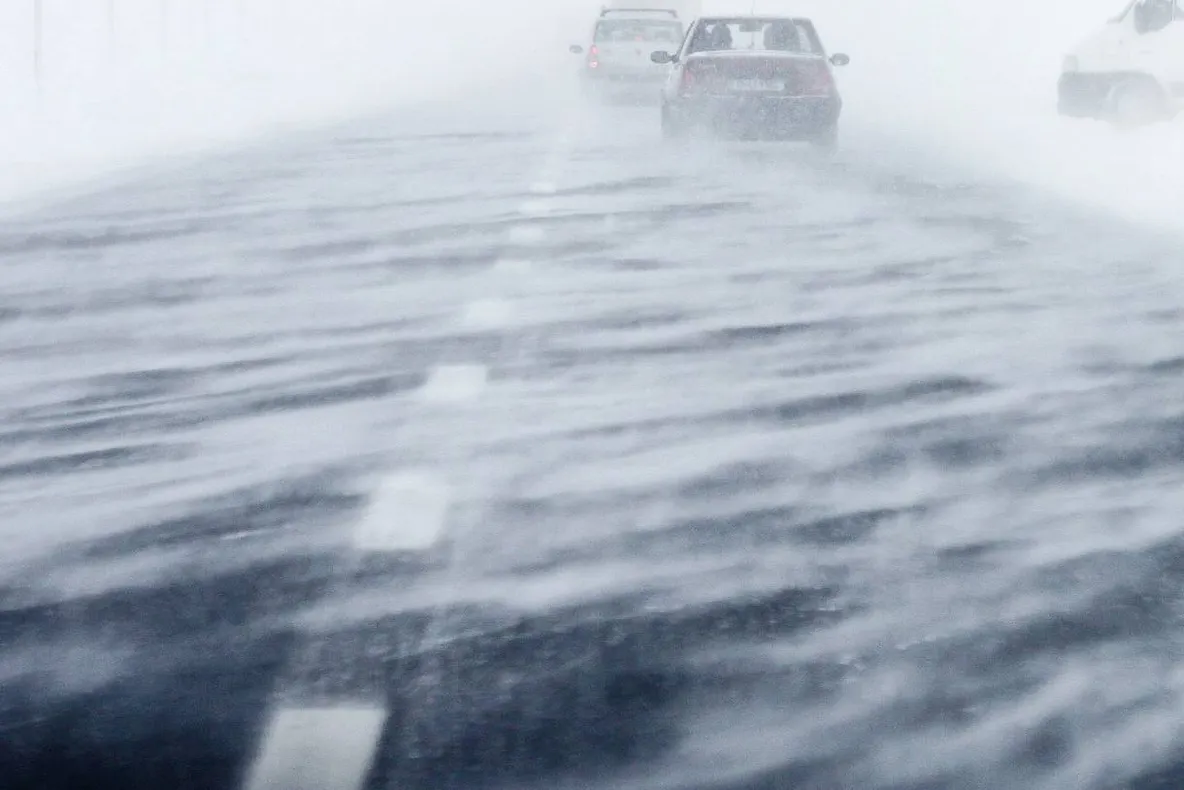 Iarna îşi intră în drepturi! Informare METEO de ultimă oră: NINSORI viscolite 