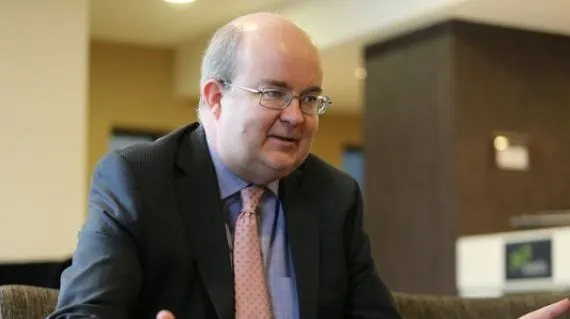 Gest inedit. Ambasadorul Marii Britanii în România a înnoptat într-un sac de dormit pe stradă