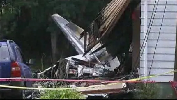 TRAGEDIE aviatică. Un avion s-a prăbuşit. Pilotul a murit