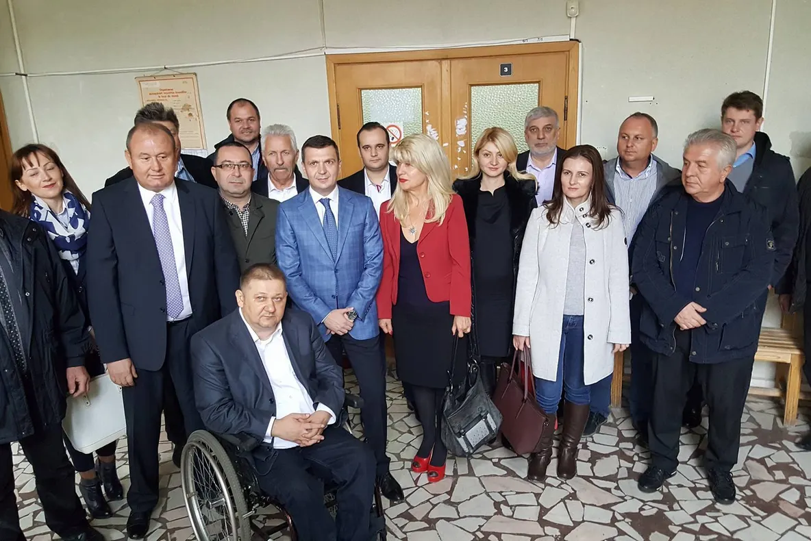 Cum rezolvă PSD lipsa femeilor de pe listă, rapid. Un candidat a fost înlocuit cu..soţia sa