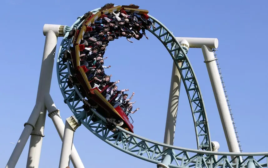 Tragedie într-un parc de distracții. Un rollercoaster s-a prăbușit. Cel puțin 4 morți