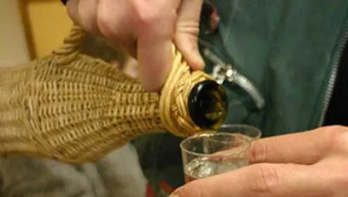 Atenţie la vinul şi ţuica produse în gospodărie. Pot fi letale!