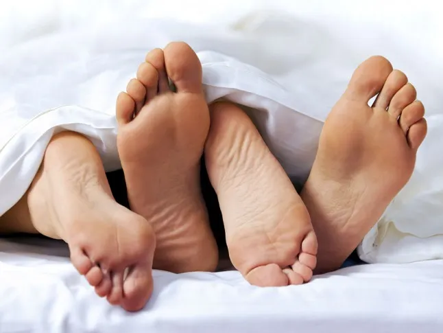 S-a săturat să îndure suspinele vecinei care făcea sex prea des. Ce mesaj i-a lăsat pe uşă
