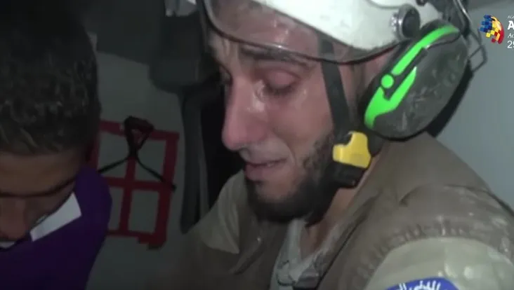 Miracolul războiului din Siria. Bebeluş de doar o lună, salvat după bombardamente