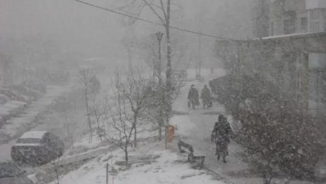 Zăpadă viscolită la munte! Prognoza meteo pe trei zile 