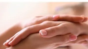 De ce ne tremură mâinile? Dacă ţi se întâmplă asta trebuie neapărat să mergi la medic 