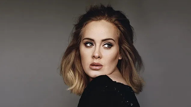 Scene de groază în timpul unui concert Adele. Artista, atacată de un liliac pe scenă 