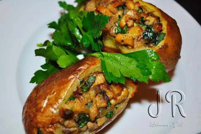 Reţetă simplă şi delicioasă! Cartofi umpluți cu ciuperci