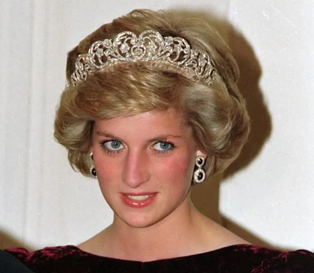Opt fotografii rare cu Prinţesa Diana, pe care Casa Regală le-a ţinut ascunse