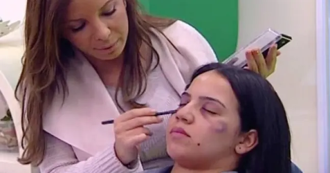 Scandalos. Ce a apărut la TV, în Maroc: femeile, învăţate să ascundă urmele bătăilor primite