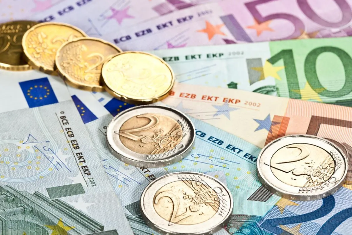 Românii care se întorc în ţară să muncească primesc aproape 2.800 de euro