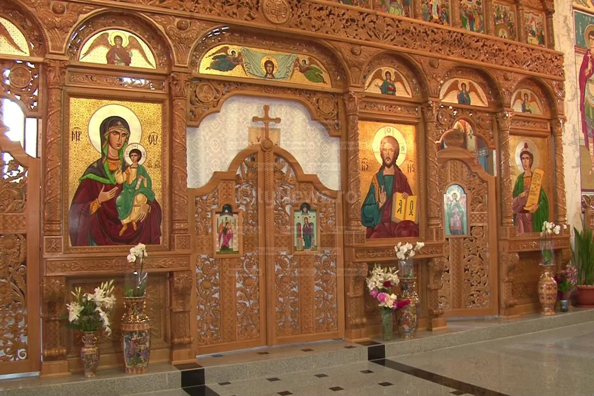 De ce nu au voie femeile să intre în altarul bisericilor. Adevărul pe care nimeni nu îl spune