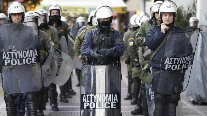 Grecii ies din nou în stradă împotriva măsurilor dictate de FMI
