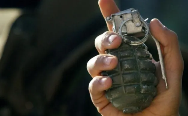 Atac armat într-o secție de poliție din capitala Armeniei. Trei bărbați au aruncat grenade în birourile polițiștilor VIDEO