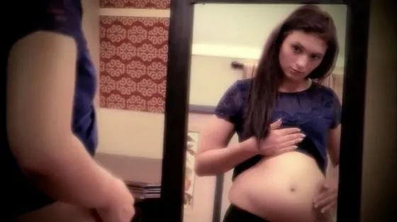 O tânără de 19 ani susţine că este însărcinată cu Iisus: "Am un copil sfânt în mine"