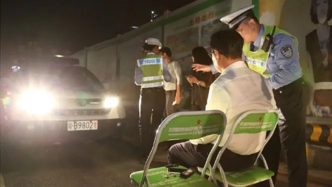 Întrece orice imaginație. Ce pățesc șoferii care abuzează de faza lungă, în China