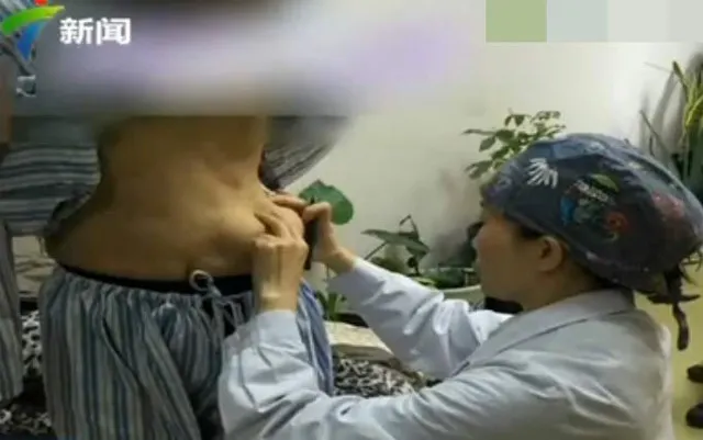 A făcut injecţii pentru a-şi mări sânii. La scurt timp, bustul i-a scăzut şi stomacul s-a umflat